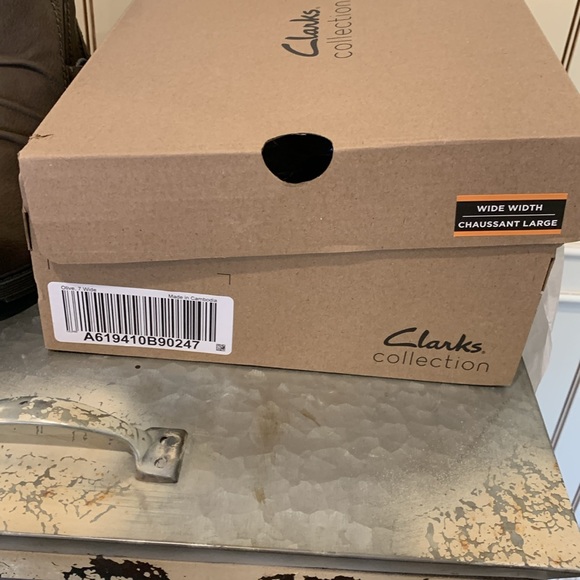 Brand new Clark’s booties tried on in the house cannot wear price is firm - Picture 7 of 9